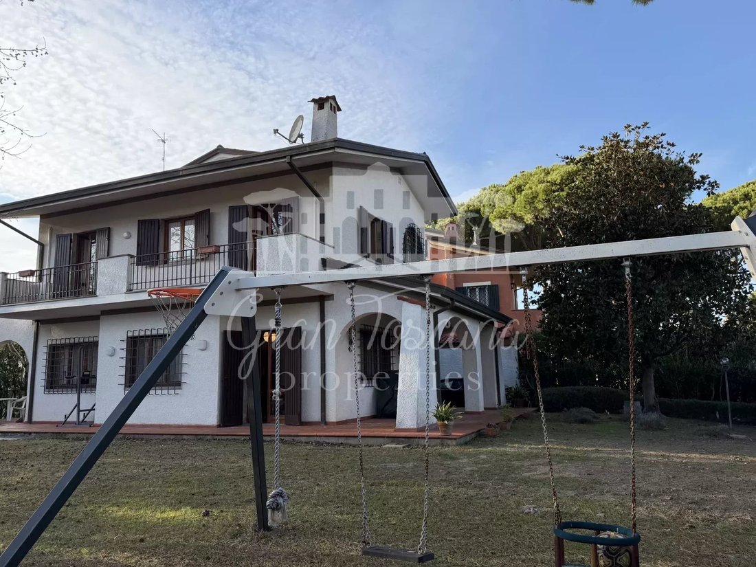 House in Center, Forte dei Marmi, Tuscany 1 - 16990925