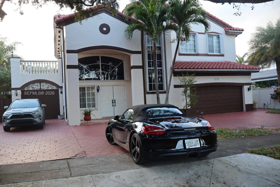 House in Hialeah, Florida, United States 1 - 16992710