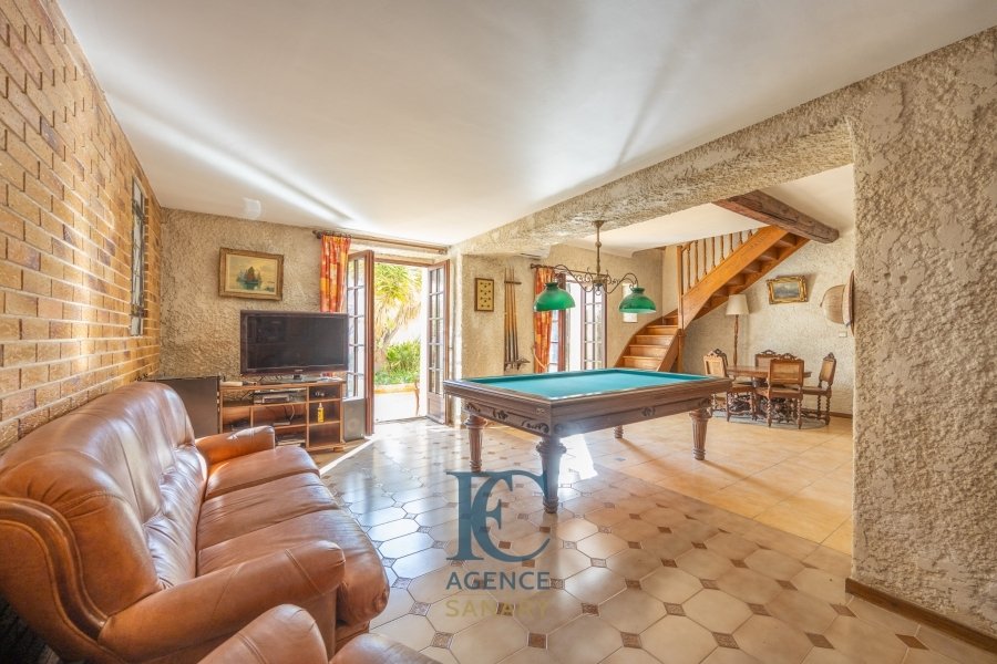 House in Saint-Cyr-sur-Mer, Provence-Alpes-Côte d'Azur, France 3 - 16996975