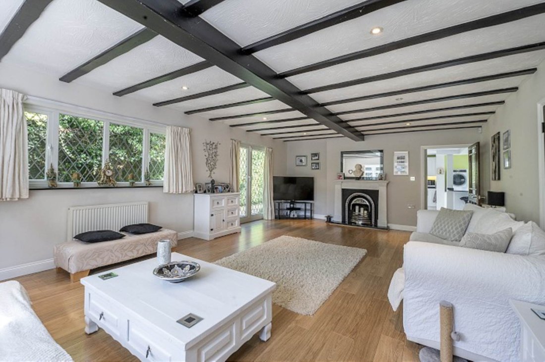 Bungalow in Buckinghamshire, England 4 - 16992985