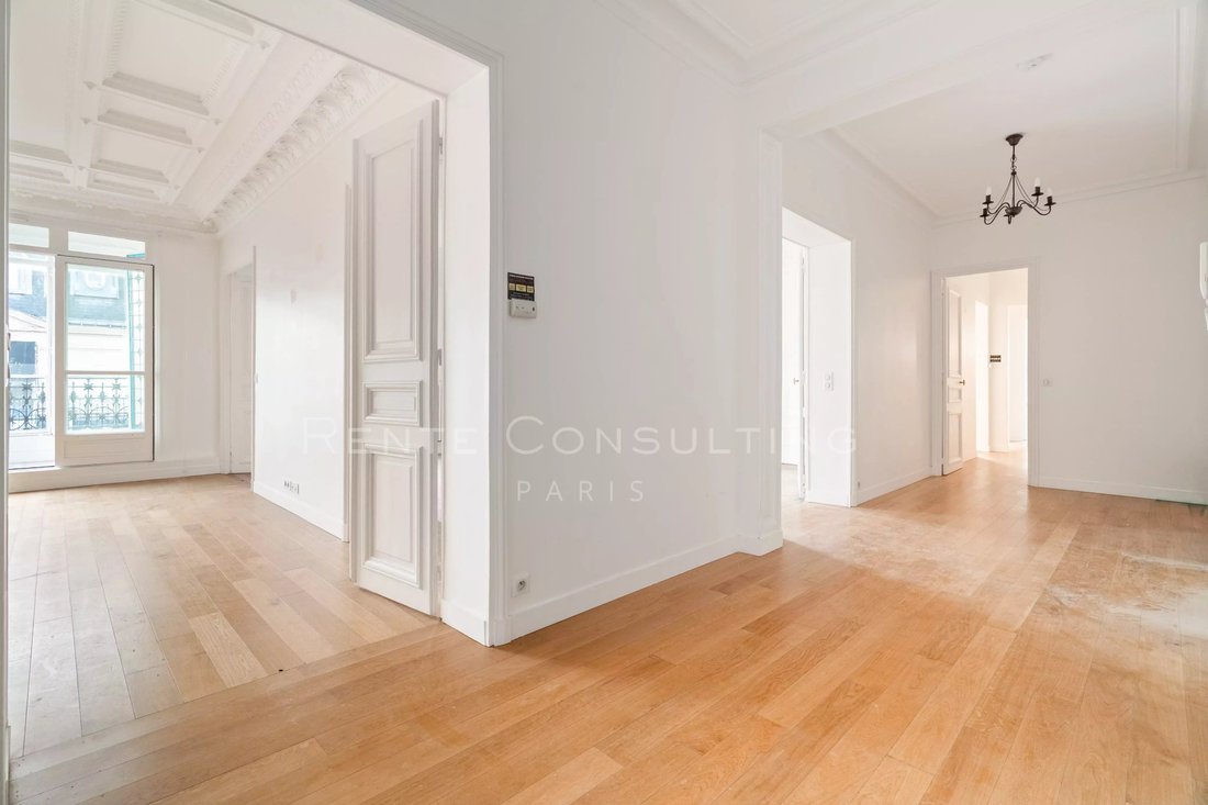 Apartment in Triangle d'Or, Paris 8e Arrondissement, Paris 3 - 16993642
