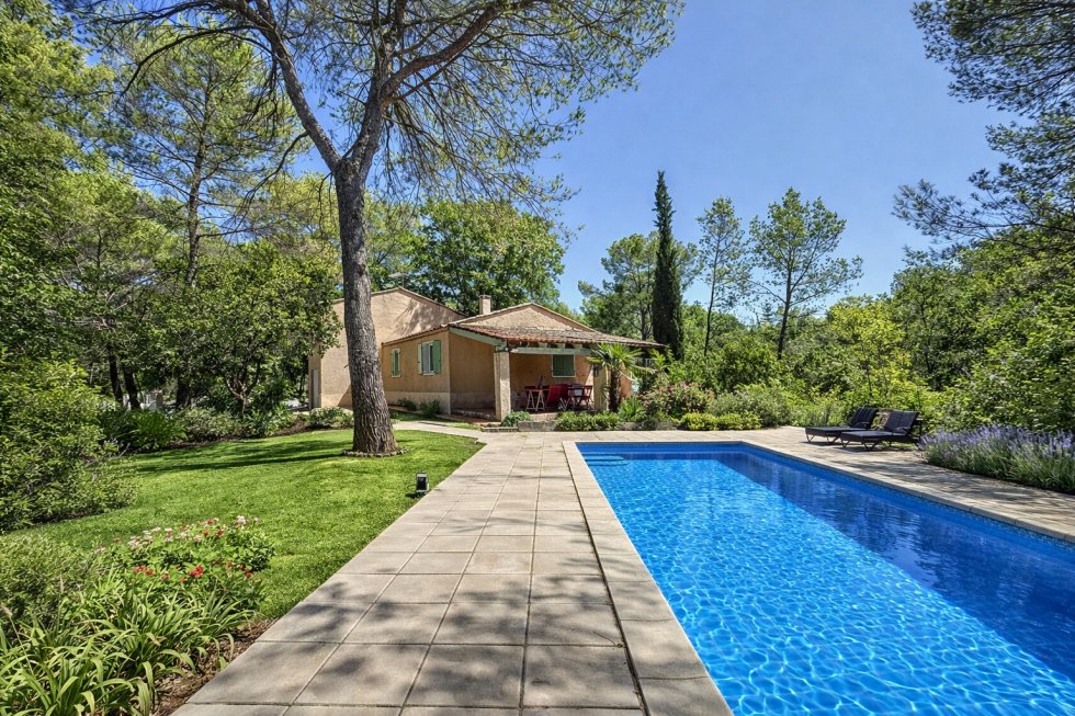 House in Châteauneuf-le-Rouge, Provence-Alpes-Côte d'Azur, France 2 - 15723208