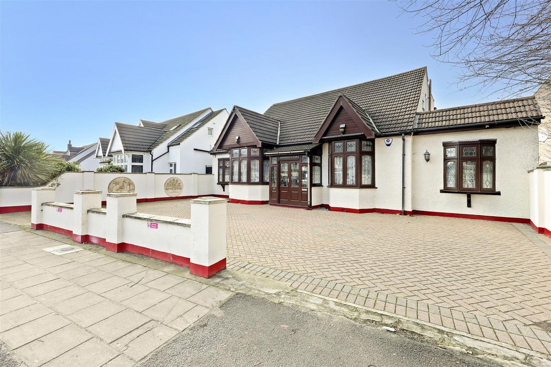 Bungalow in Goodmayes, Ilford, England 1 - 16997906