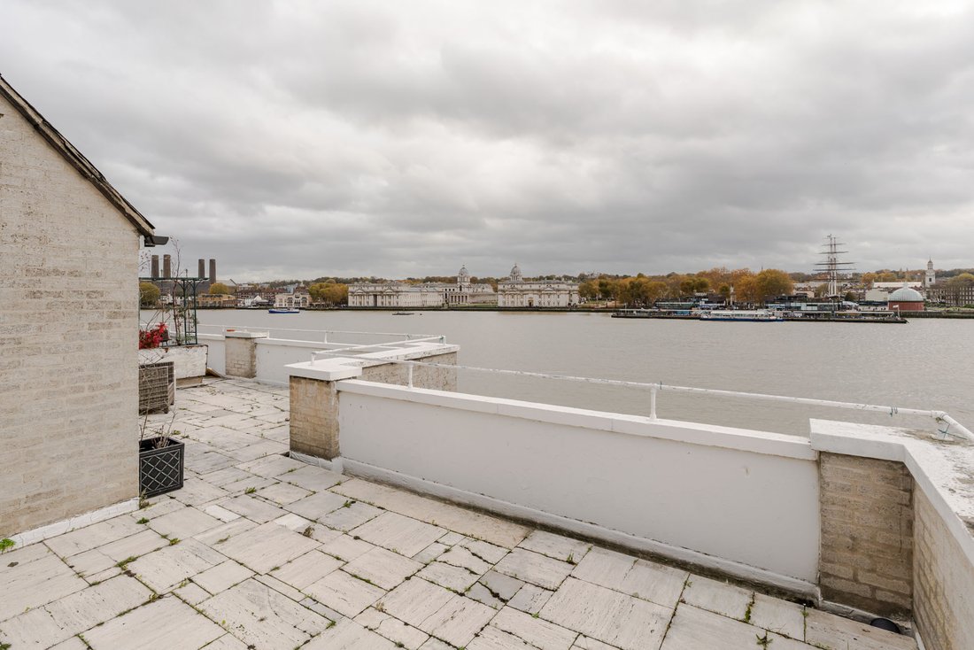 House in Cubitt Town, Tower Hamlets, England 5 - 17000037