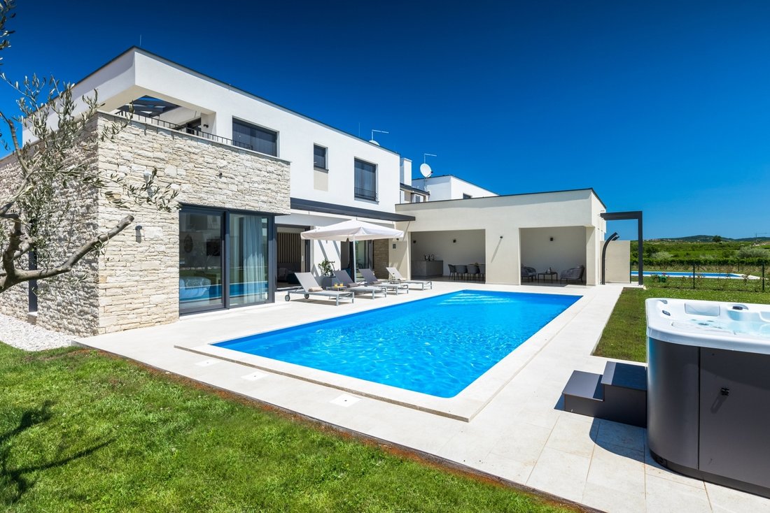 Villa in Brtonigla, Istria County, Croatia 2 - 17001359