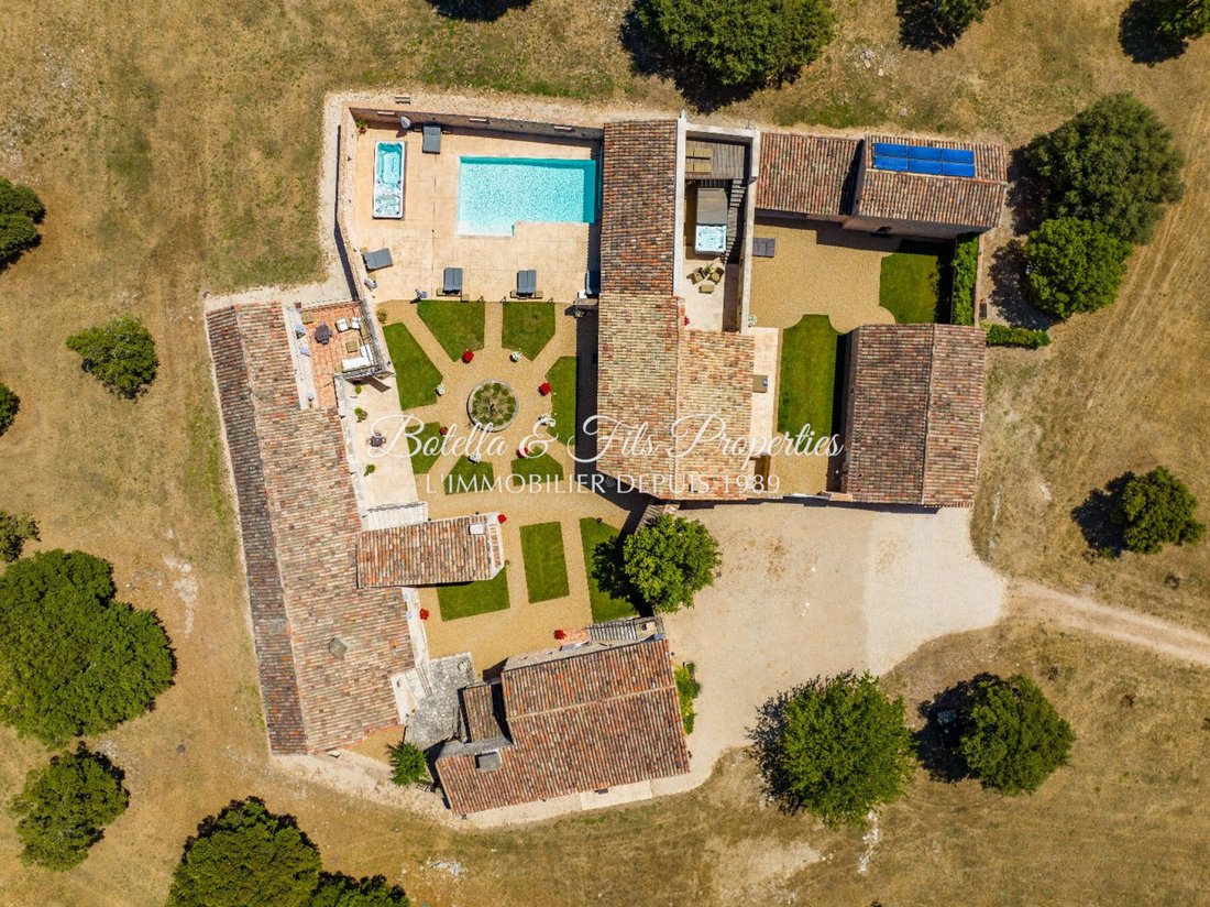 Estate in Uzès, Occitania, France 4 - 16990603