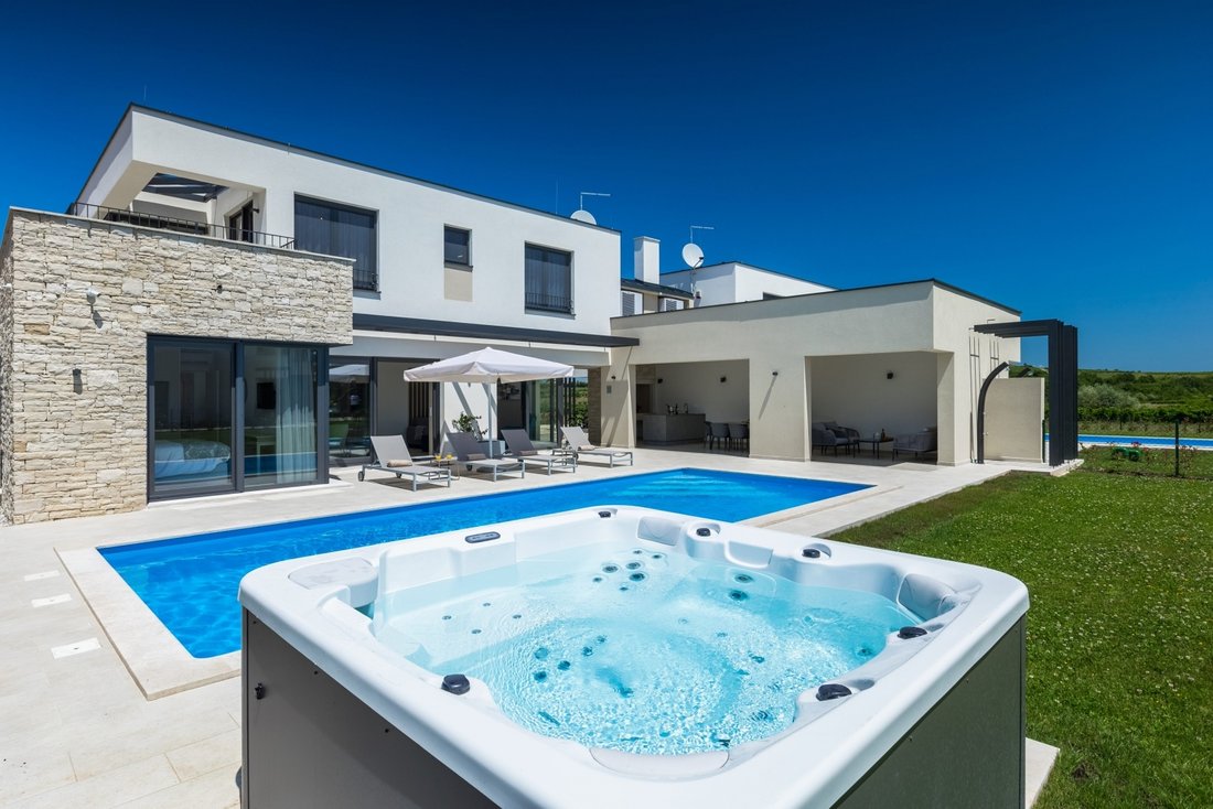 Villa in Brtonigla, Istria County, Croatia 1 - 17001359