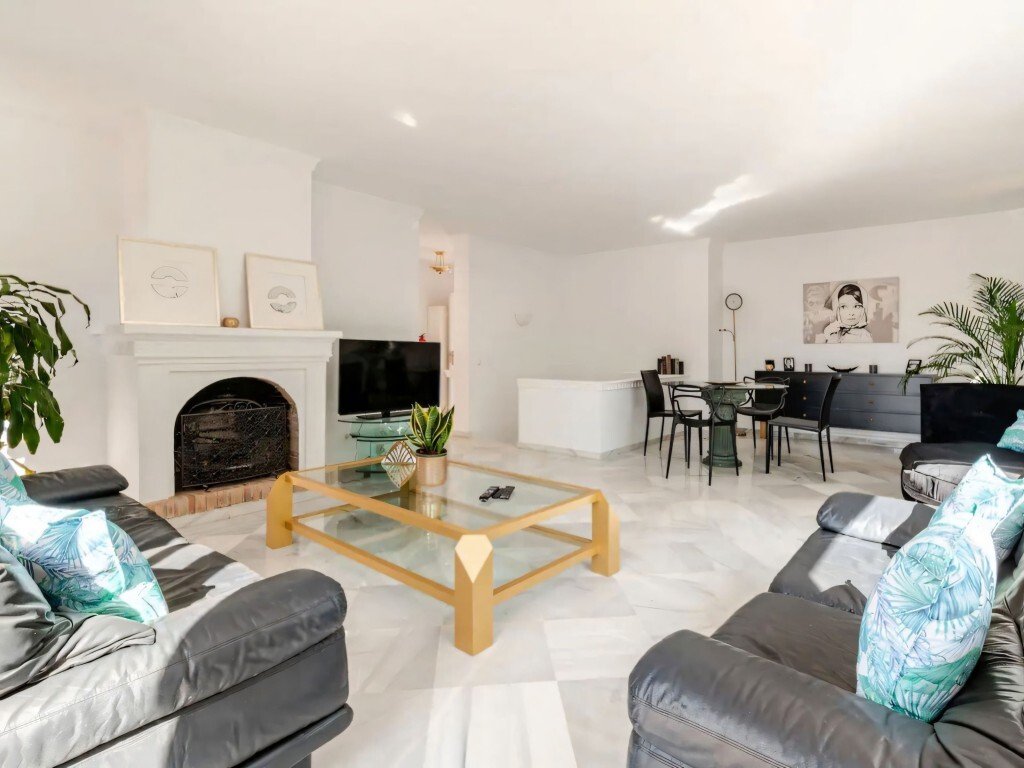 Villa in Marbella, Andalusia, Spain 3 - 17000973