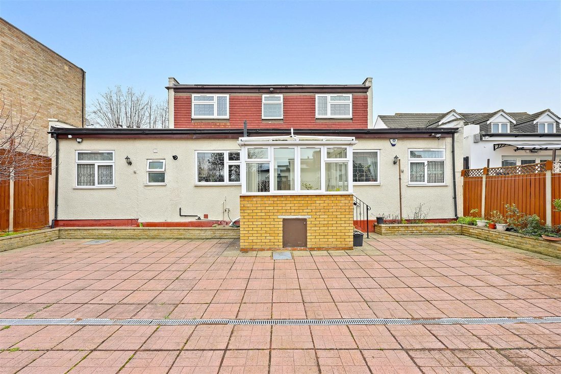Bungalow in Goodmayes, Ilford, England 2 - 16997906