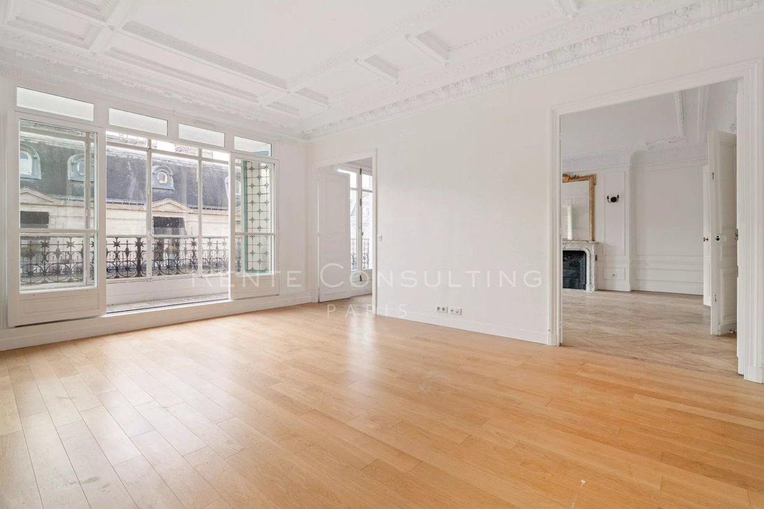 Apartment in Triangle d'Or, Paris 8e Arrondissement, Paris 5 - 16993642