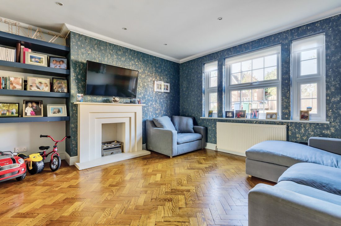 House in Barnet, England 2 - 16996772