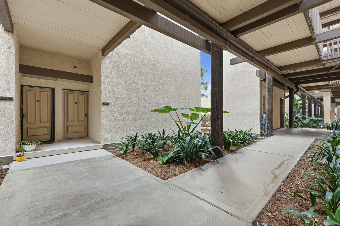 Condo in Signal Hill, California, United States 2 - 16969815