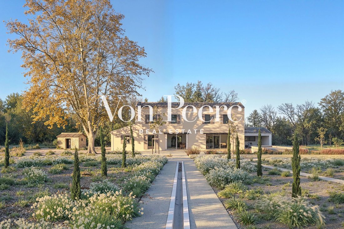 Estate in Maussane-les-Alpilles, Provence-Alpes-Côte d'Azur, France 1 - 16990758