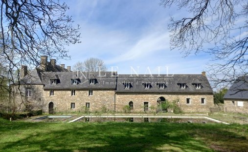 Sale Of A Castle In Guingamp, 693m² 26 Rooms €1,659,000 Côtes D'armor