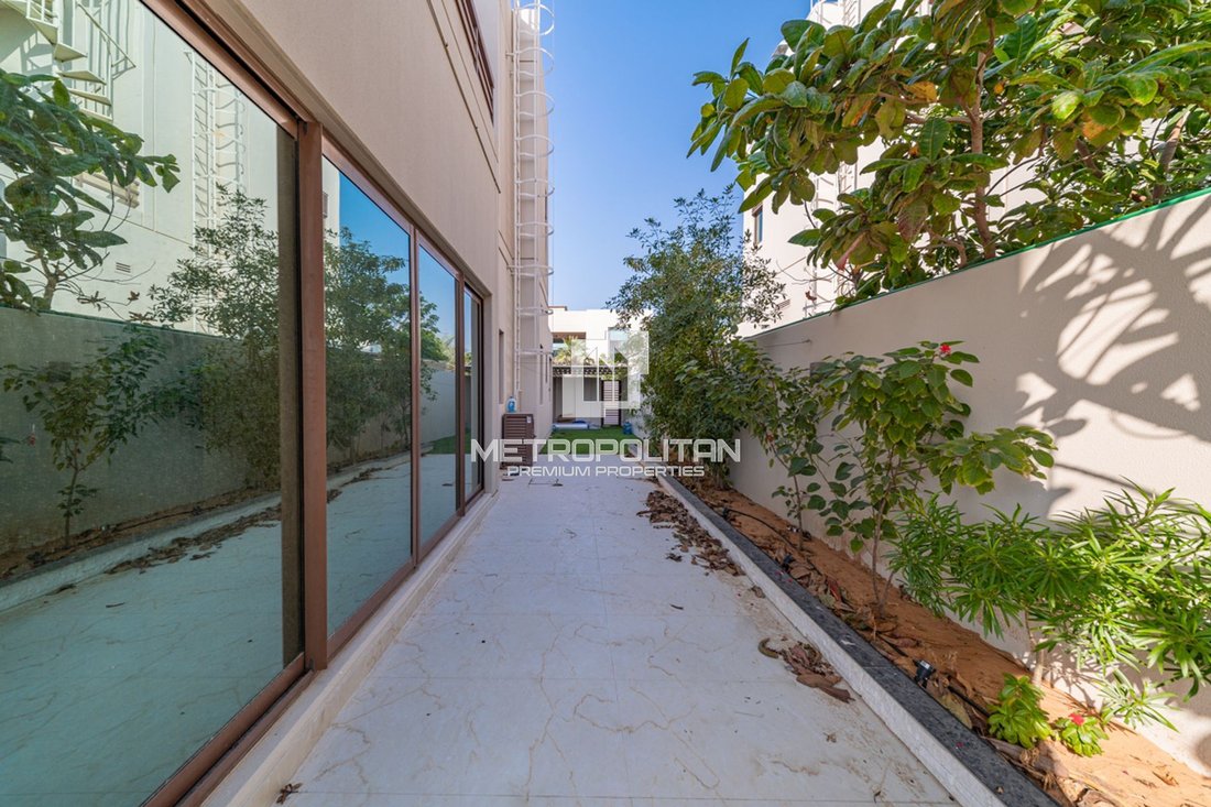 Villa in Nad Al Sheba 1, Nad Al Sheba, Dubai 3 - 16981796