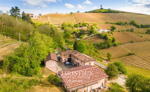 Anwesen in Canelli, Piemont, Italien 1