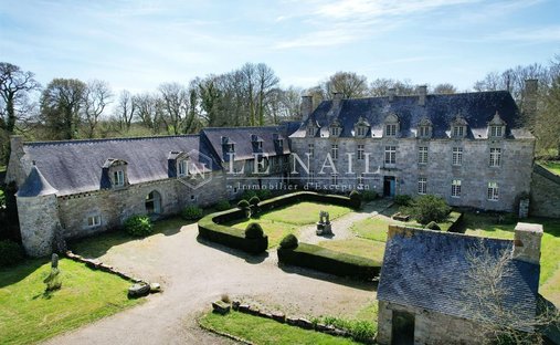 Sale Of A Castle In Guingamp, 693m² 26 Rooms €1,659,000 Côtes D'armor
