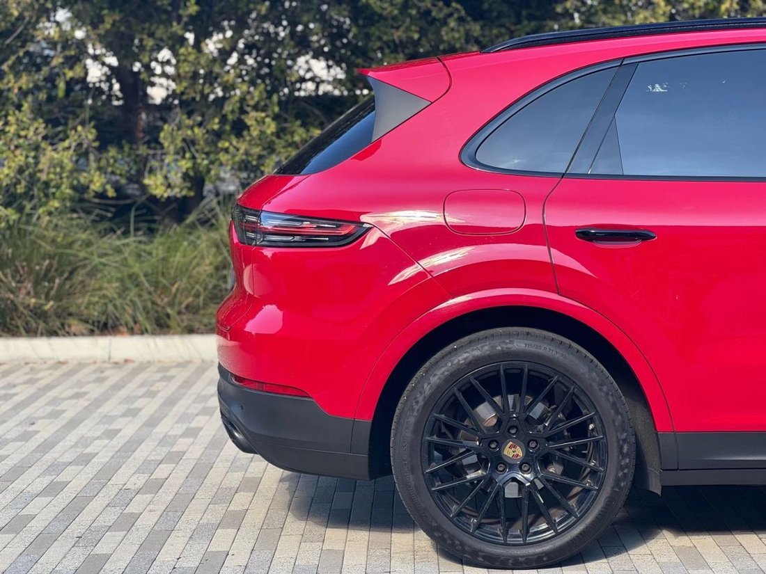 Suv in Inglewood, CA, United States 5 - 16996085