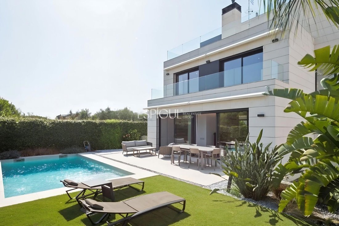 Villa in Montgat, Catalonia, Spain 1 - 16989870