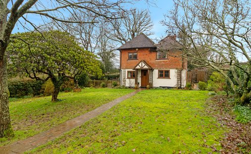 House in Rushlake Green, England 1