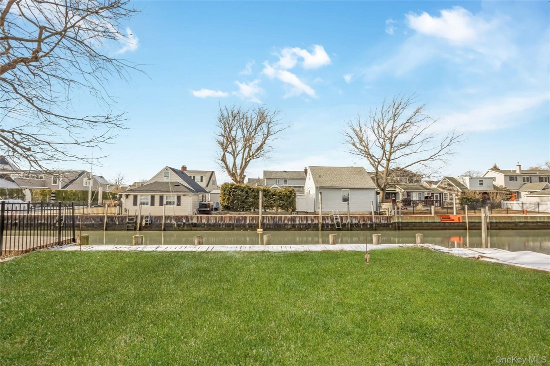 House in Amityville, New York, United States 2 - 16995141