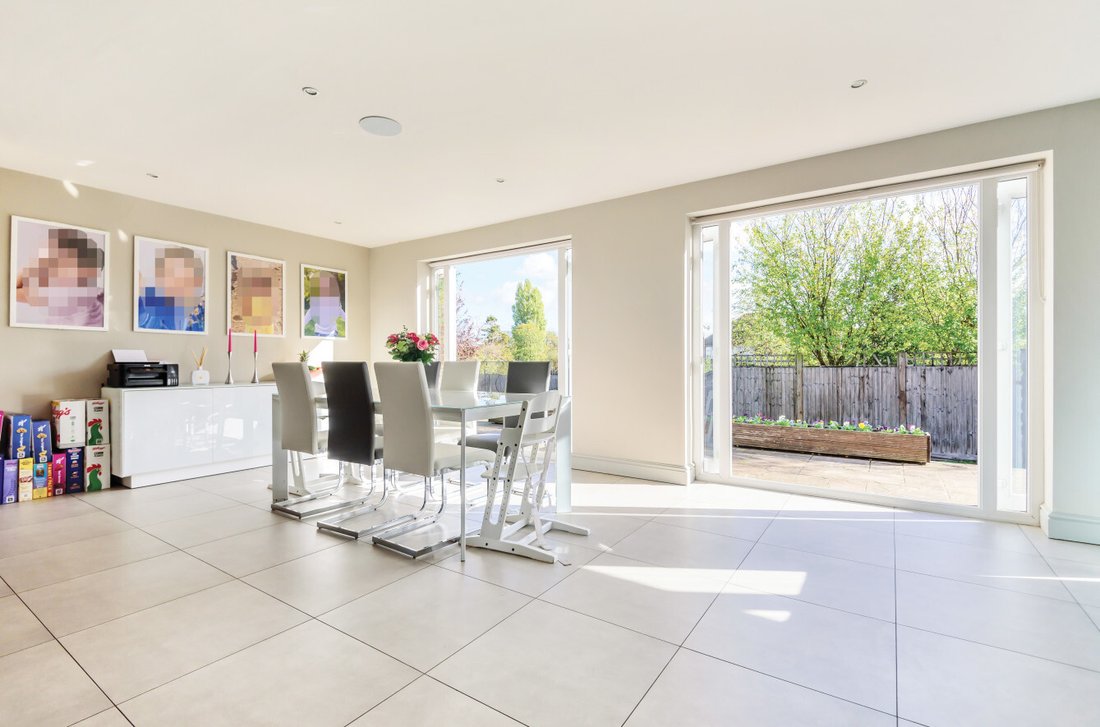 House in Barnet, England 3 - 16996772