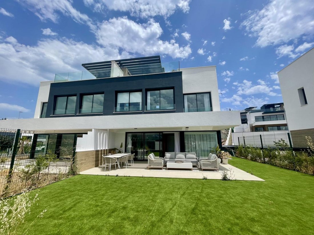 Villa in Estepona, Andalusia, Spain 1 - 16999101