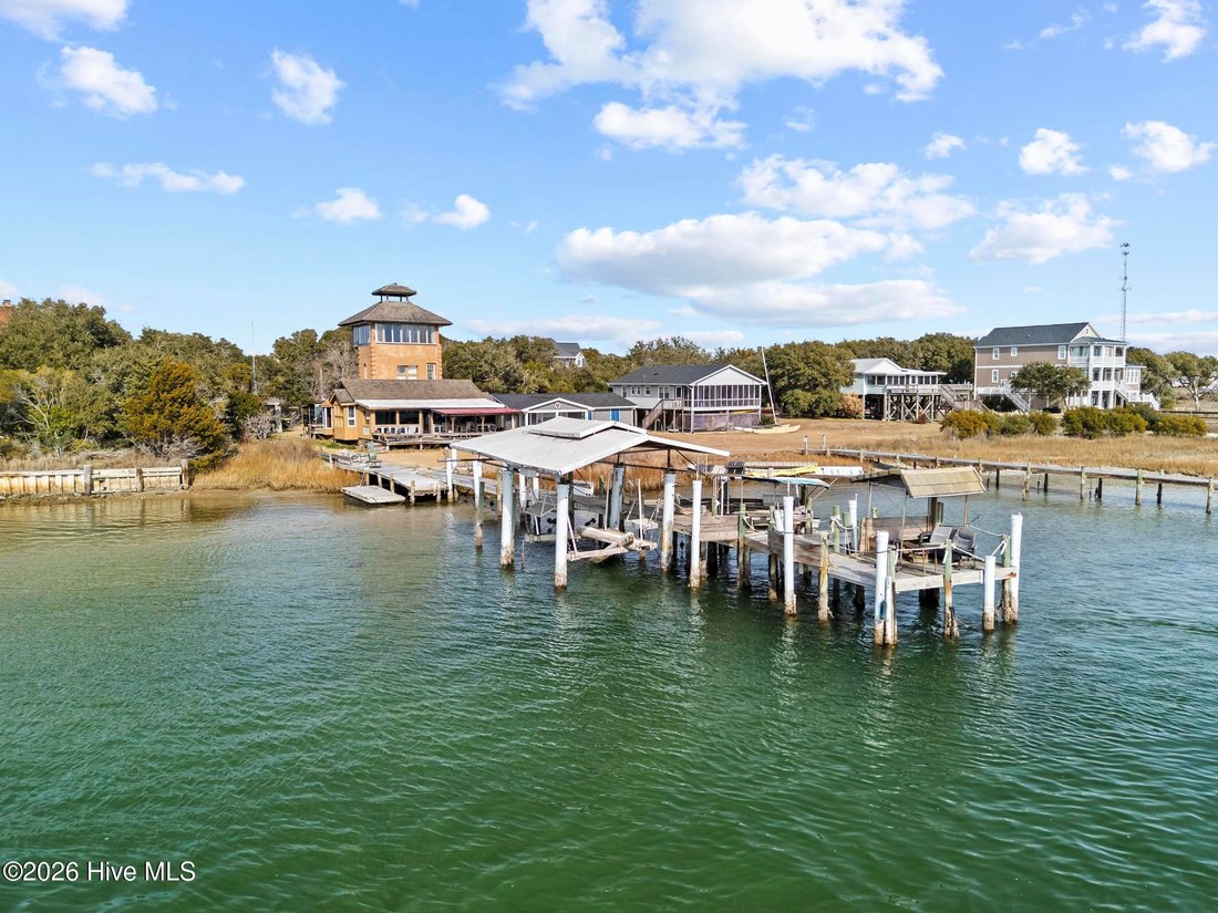House in Cedar Point, North Carolina, United States 3 - 16991973