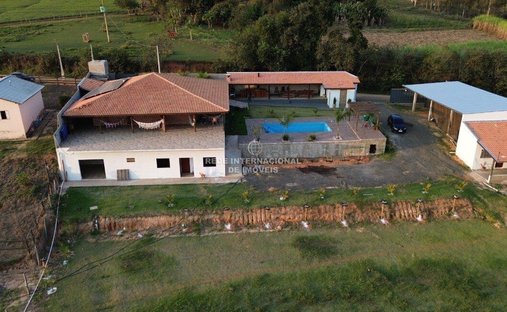 Corps de ferme à Rio Verde, Goiás, Brésil 1
