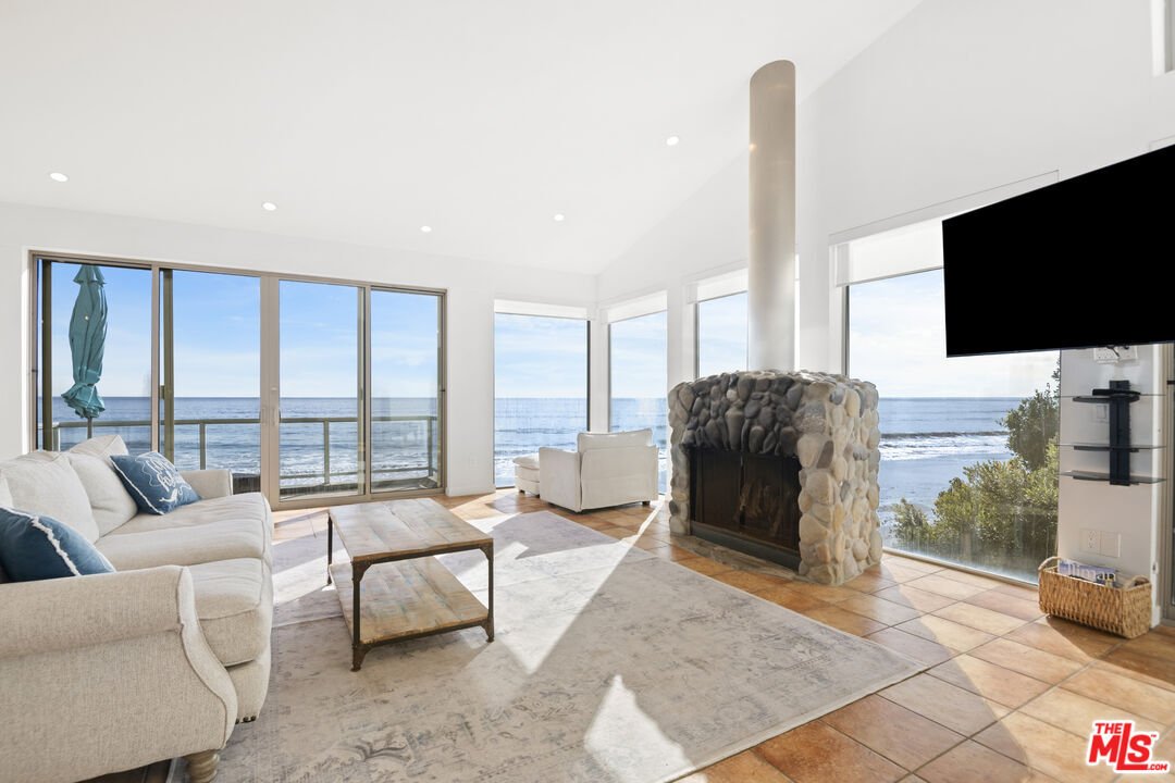 Malibu, California, United States 4 - 16998299