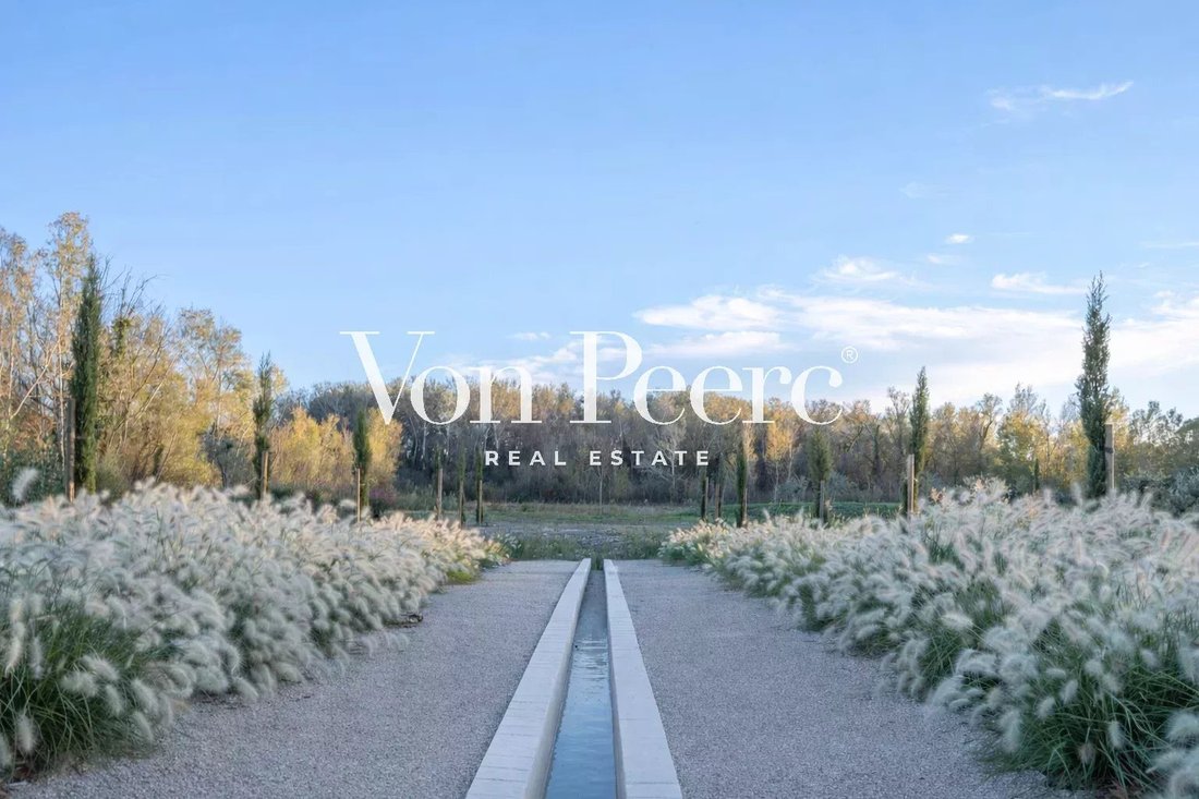 Estate in Maussane-les-Alpilles, Provence-Alpes-Côte d'Azur, France 2 - 16990758