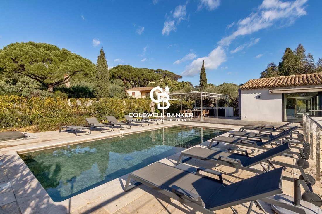 Villa in La Croix-Valmer, Provence-Alpes-Côte d'Azur, France 1 - 16991059