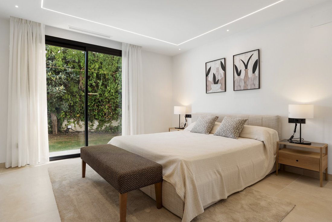 Villa in Guadalmina Alta, San Pedro de Alcantara, Spain 5 - 16995427