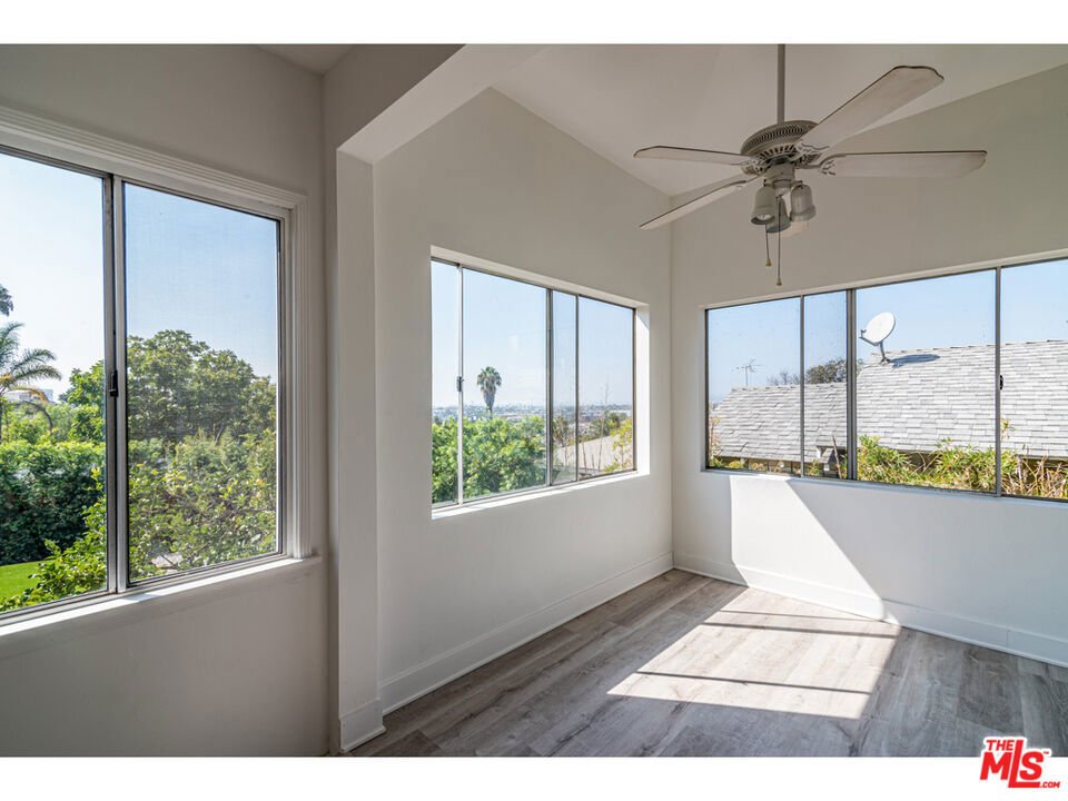 Los Angeles, California, United States 3 - 16997980