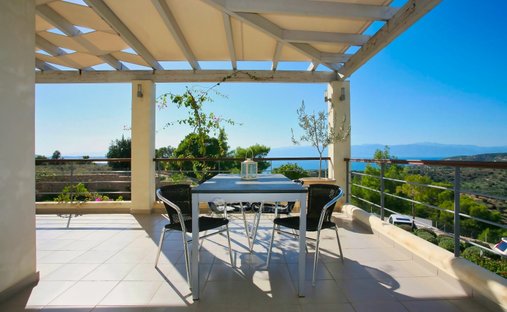 Villa in Koinotita Kranidiou, Kranidi, Greece 1