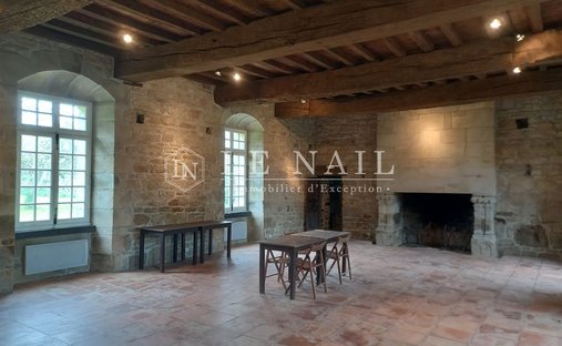 Sale Of A Castle In Guingamp, 693m² 26 Rooms €1,659,000 Côtes D'armor