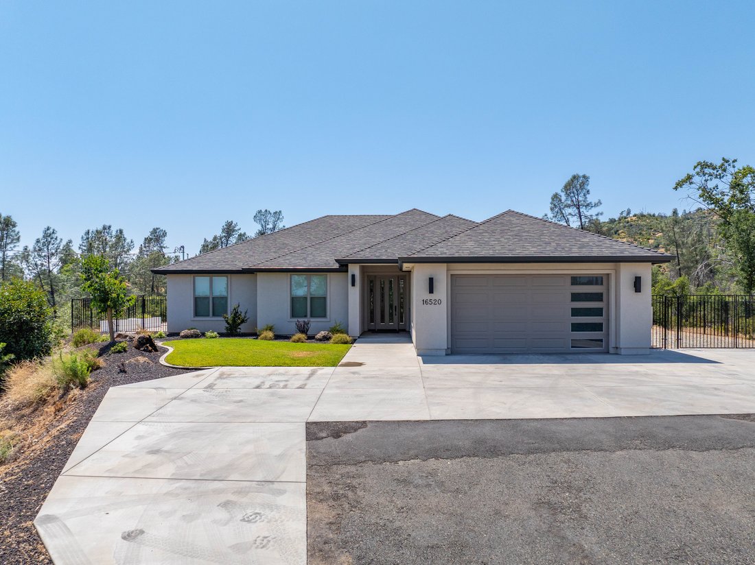House in Redding, California, United States 1 - 16997012