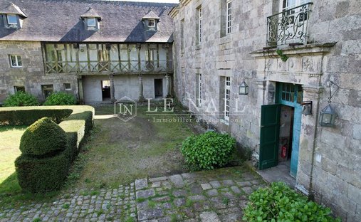 Sale Of A Castle In Guingamp, 693m² 26 Rooms €1,659,000 Côtes D'armor