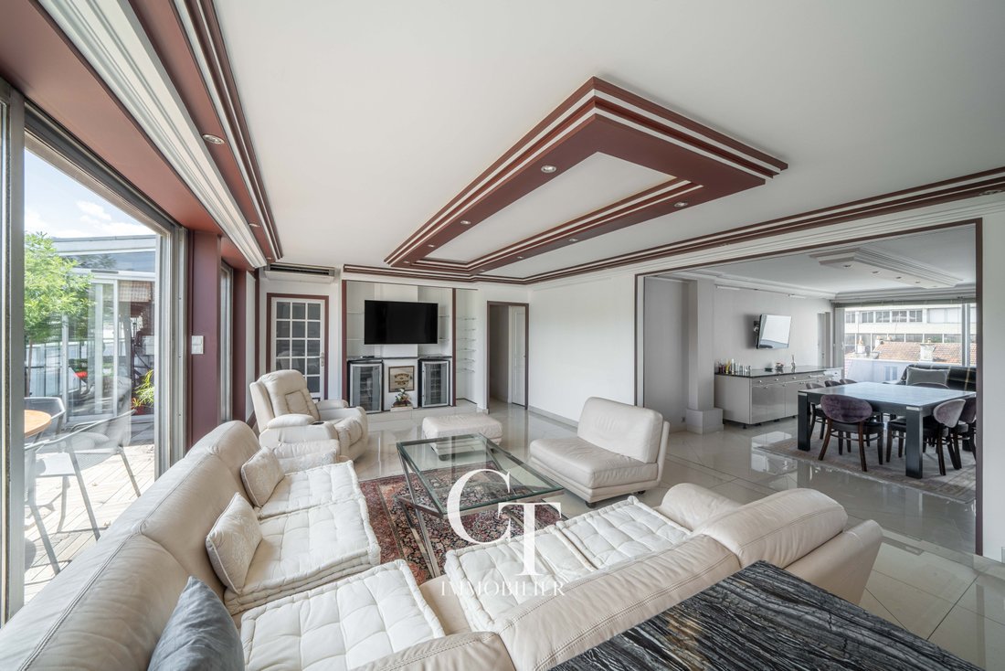 Apartment in Domaine National du Château, Versailles, France 2 - 16115932