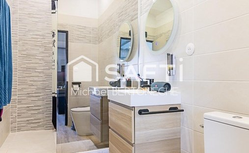 Aoc Côtes De Bourg Wine Château On 16 Hectares Ref 1029