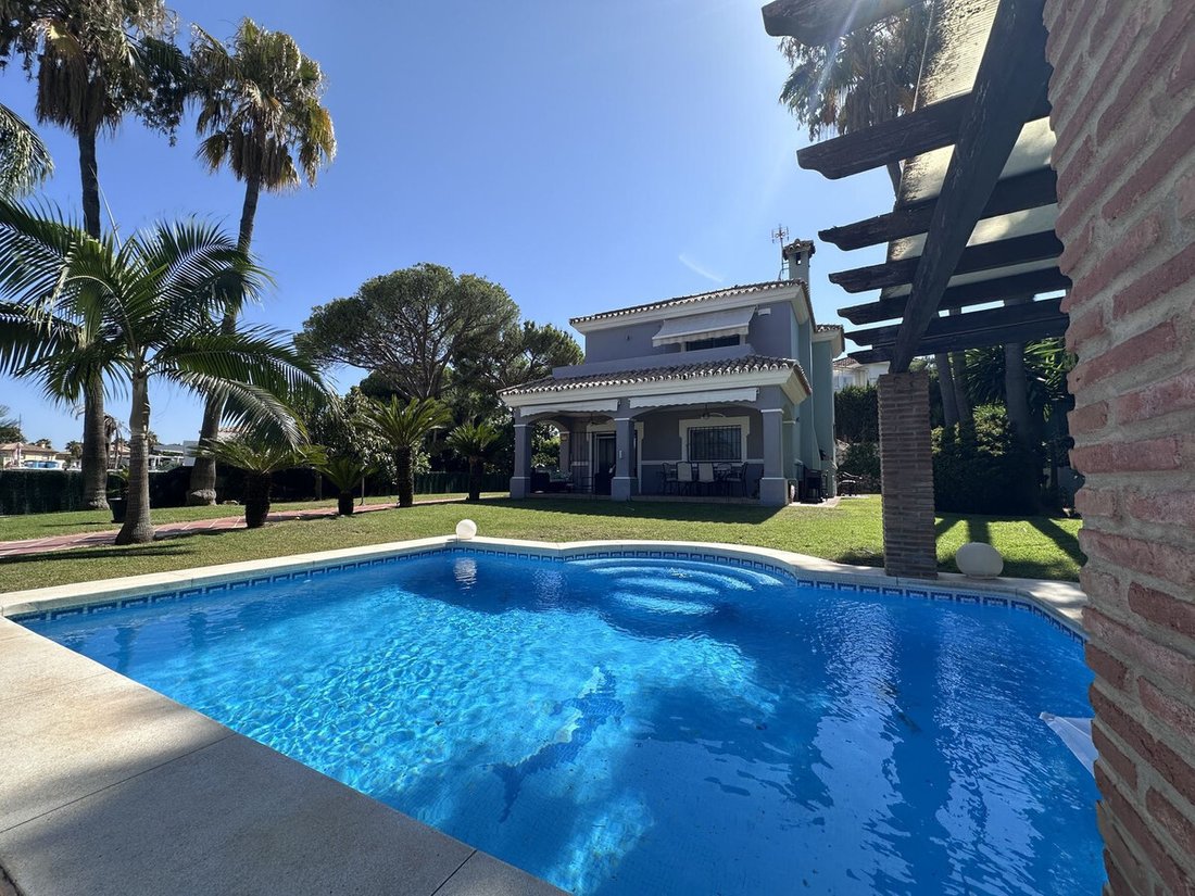 Villa in Bel-Air, Estepona, Andalusia 1 - 16994888