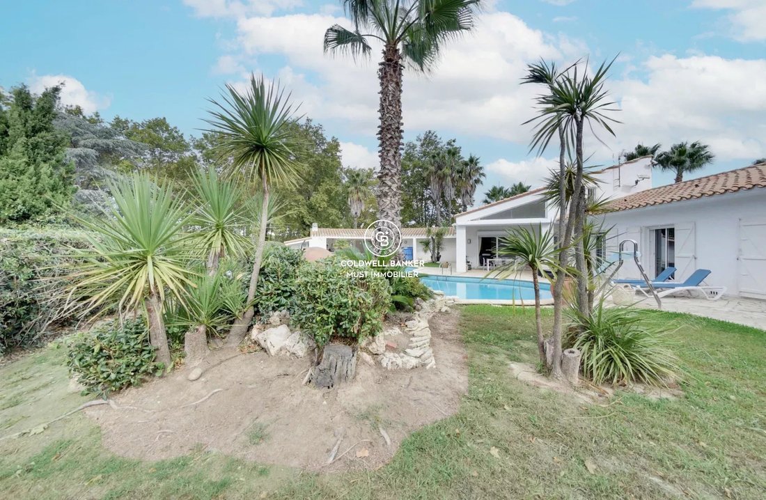 Villa in Saint-Cyprien, Occitania, France 4 - 14720881