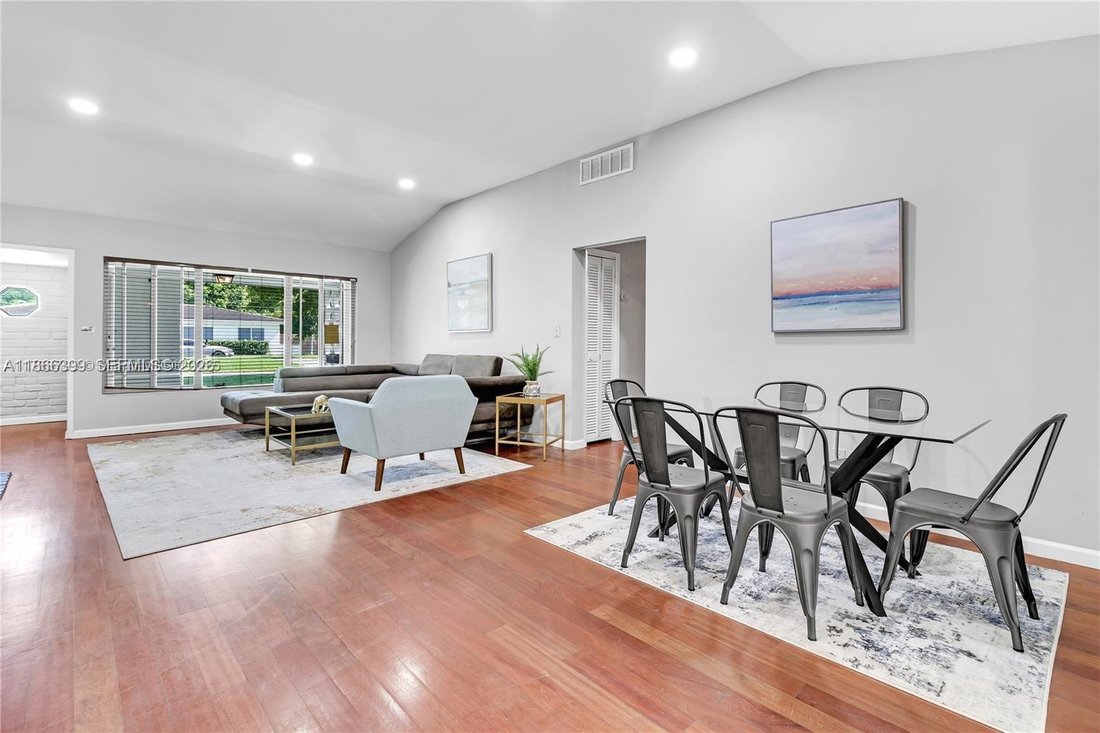 House in Miami, Florida, United States 5 - 16638564