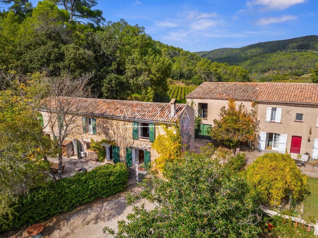 Estate in Le Cannet-des-Maures, Provence-Alpes-Côte d'Azur, France 1 - 16990914
