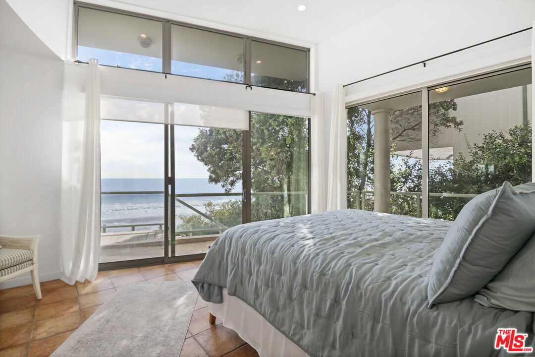 Malibu, California, United States 5 - 16998299