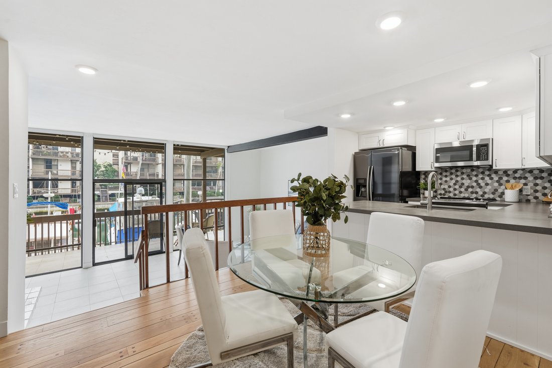 Condo in Signal Hill, California, United States 3 - 16969815