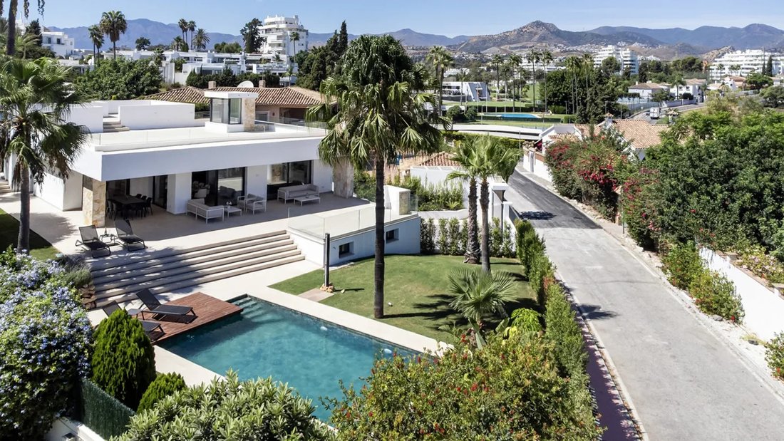Villa a Guadalmina Alta, San Pedro de Alcántara, Spagna 1 - 16999061