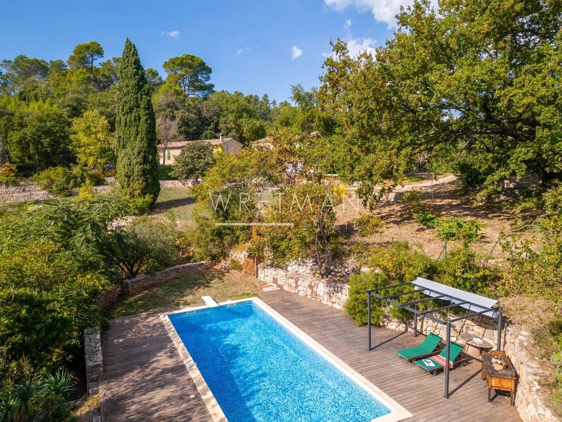 Estate in Le Cannet-des-Maures, Provence-Alpes-Côte d'Azur, France 2 - 16990914