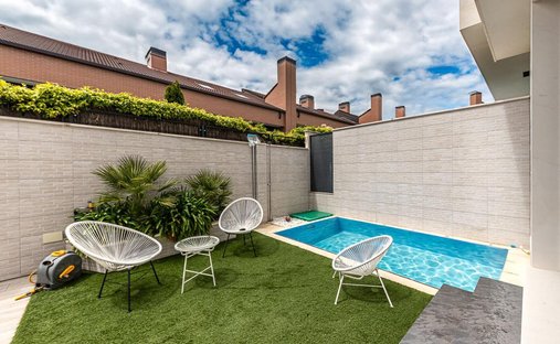 House in Fuencarral-El Pardo, Madrid, Spain 1