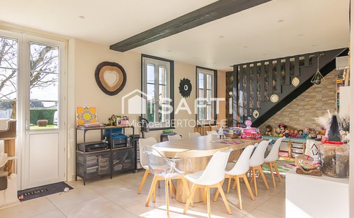 Aoc Côtes De Bourg Wine Château On 16 Hectares Ref 1029